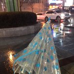 비맞고 가고있는데 <b>우산</b> 씌워주신 훈남~~