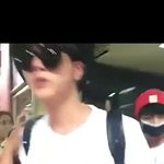 [방탄소년단] 외국붙수니가 어디를 만지는걸까..