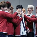 [방탄소년단] 지민이와 정국의 같은 듯 다른 노래부르는 방식(?).<b>jpg</b>