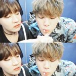 [방탄소년단] 이 사진 <b>호석</b>이 정국이 쫌 닮은 거 같으.. 아님...