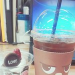 마노핀에서 파는 컵<b>케익</b>과 아메리카노