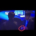 [EXO] 경수 아까 나갈때 뭐 갖고 <b>나감</b>