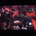 [EXO] 오세훈 상받고내려와서 ㅋㅋㅋ