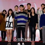 [EXO] 경수만 멀찍이 떨어져보이는 거 나만 그래?