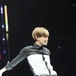 [EXO] 왜 변백현만 나비소녀의상 찢청인지암??