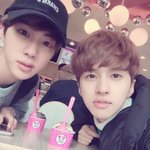 [방탄소년단] 째짹이에 큰<b>스에</b> 석진이 절친님이 사진올리심