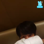 [EXO] 자기 전에 영상통화 하는데 <b>쌩얼</b>이라고 부끄러워 얼굴을 가리는...