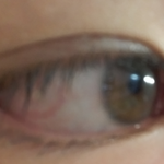 얘드라 나 눈동자 <b>색이</b>