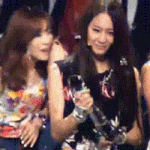 [댓글부탁해] 태연 먹금 쩌는 크리스탈.<b>gif</b>