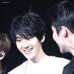 [백현] 이거봤어?막내에 냄새<b>어택</b>하는 백현이ㅋ