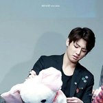 [방탄소년단] 정국이가 인형 보는 눈빛이 <b>수상</b>하다.jjk