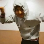 [EXO] 김준면이 입은 챔피온후드티 <b>품명</b>아는사람