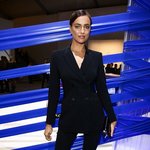 이리나<b>샤크</b> 올블랙 수트핏