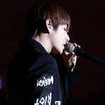 얘들아 이 사진 <b>백현</b>이야? 뷔야?