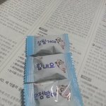 엄마가 책 사이에 말랑<b>카우</b> 두고 가셨어ㅜㅜ