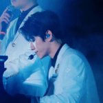 [백현] 흰<b>자켓</b>  마앤서큥 ㅠㅠㅠㅠㅠㅠ