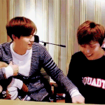 [B1A4] 형한테 먹을거 사달라고 앙탈부리는 이삼돌.<b>gif</b>