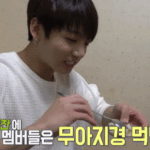 [방탄소년단] 이 친구 제대로 먹을 줄 <b>아네</b>