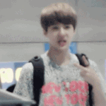 [EXO] 학교 늦었는데 팔불출 엄마가 계속 사진을 찍는다