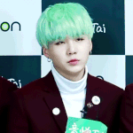 [방탄소년단] 민윤기머리색이랑마이크색이랑똑같아