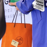 [EXO] 팬들이 에1르메11<b>스도</b> 선물로 줌?