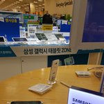마트에있는 <b>폰</b>이랑 색감차이가 너무 커요..<b>제</b>가 예민한지 봐주세요