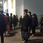 홍대에 혼자 나타난 아이돌