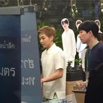 [시우민] <b>민트</b><b>색</b>바지 넘 잘 어울리는 시우민