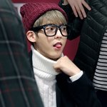 <b>날렵</b>한 브이라인 男女 아이돌