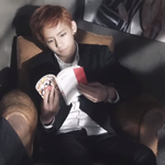 [방탄소년단] 얘들아 태형이 책 똑바로 든 거 아니야?