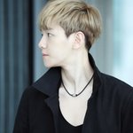 <b>목선</b>이 길고 예쁜 男 아이돌