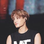 <b>민소매</b> 입은 섹시한 男아이돌