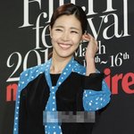 이윤지, 출산 후 첫 공식<b>석상</b>