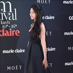 설현 <b>뒷태</b> 드러낸 블랙 드레스