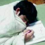 [세븐틴] 엄마가 일기 쓰라고 잔소리 해서 <b>연필</b>을 쥐었다