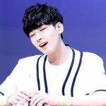 <b>옆선도</b> 매력적인 男 아이돌