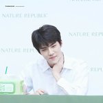 [EXO] <b>애기</b> 너무 설레게 쳐다본댜 .. .