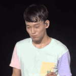 [CHEN] 마이크인지 <b>물병</b>인지 ㅋㅋㅋ 