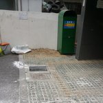 빌라 하수구에 초딩들이 <b>염화칼슘</b>을 뿌려놨어요