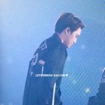 [카이] 종인이 <b>목발</b>짚고 있는거