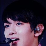 [백현] 백현이 얼굴 커다랗게 나온 <b>플뷰</b>