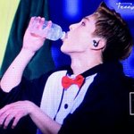 [EXO] ㅅㅂ 진짜 <b>물마</b>셔도 양손동기화ㅠㅠㅠ