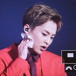 [시우민] (시우민)땀 닦는 김민석