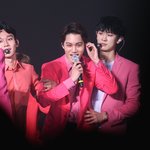 [카이] 종인이 <b>형들</b>이 부축해준다!!