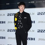 <b>올</b>블랙에 포인트 준 이현우