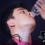 [EXO] 갓경수 엄마<b>쭈쭈</b>빠는거같아