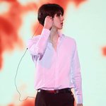 <b>무대</b>에서 매력 터지는 男<b>아이돌</b>