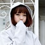 01년생년들 <b>하얀색</b>후드에 교복입는거 꼴불견
