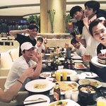[EXO] 친한애들끼리 앉아있네