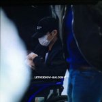 [카이] <b>종인</b>이 휠체어타고 PVG airport 출국했네